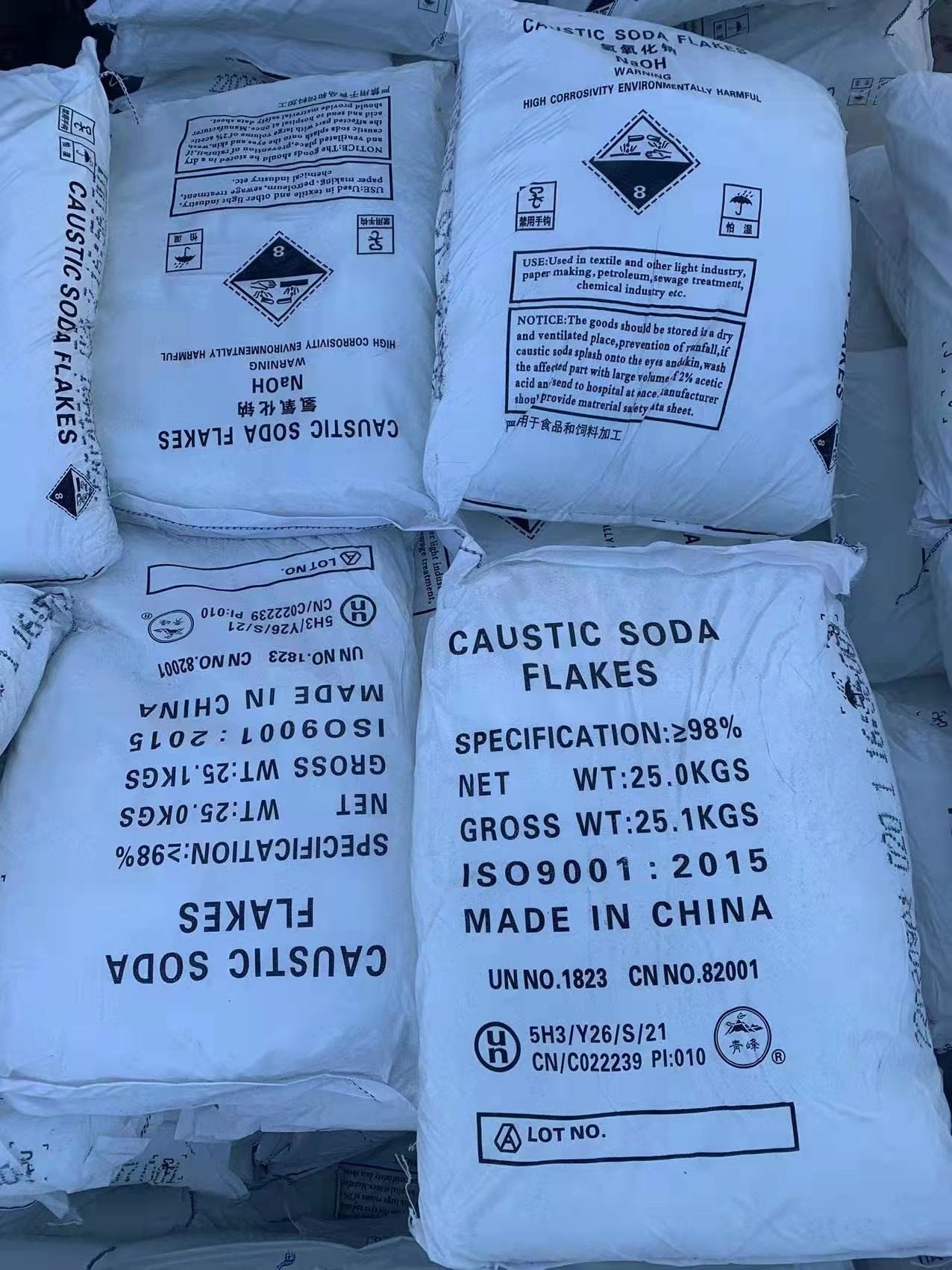 Xút vảy Trung thái 98%